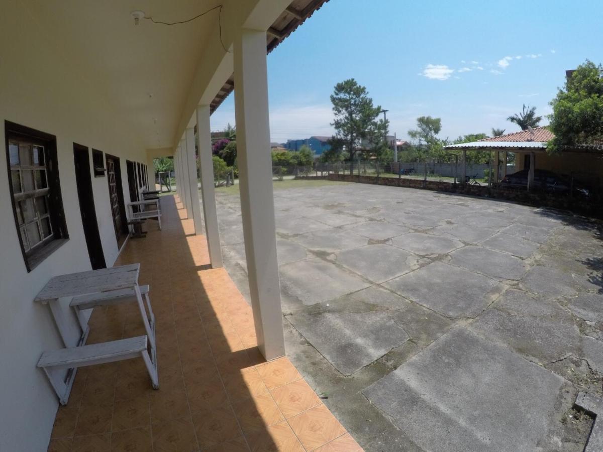 Suites Praia Da Ferrugem Гаропаба Екстериор снимка